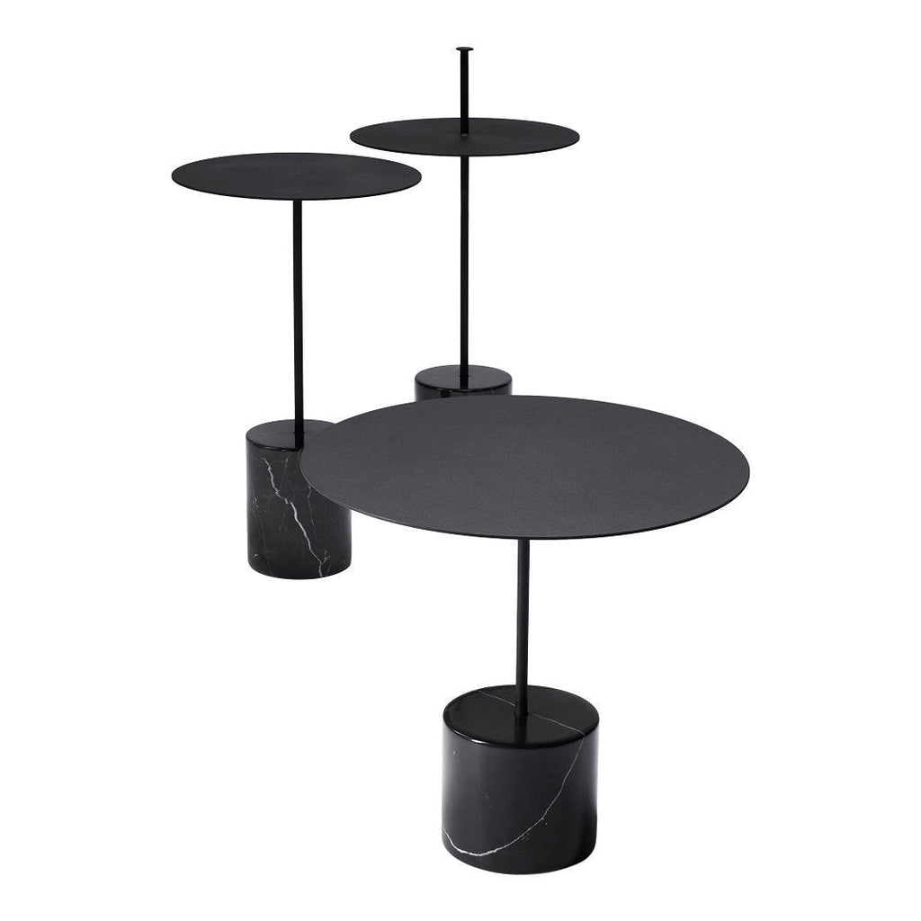 Tavolino Minimalista in Marmo Nero Marquina e Acciaio con Base Cilindrica Tensione Geometrica per Salotto