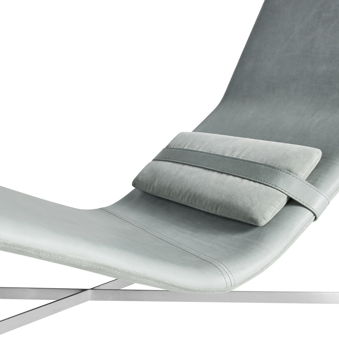 Chaise longue contemporanea industriale in pelle e acciaio con cuscino lombare scorrevole per soggiorno