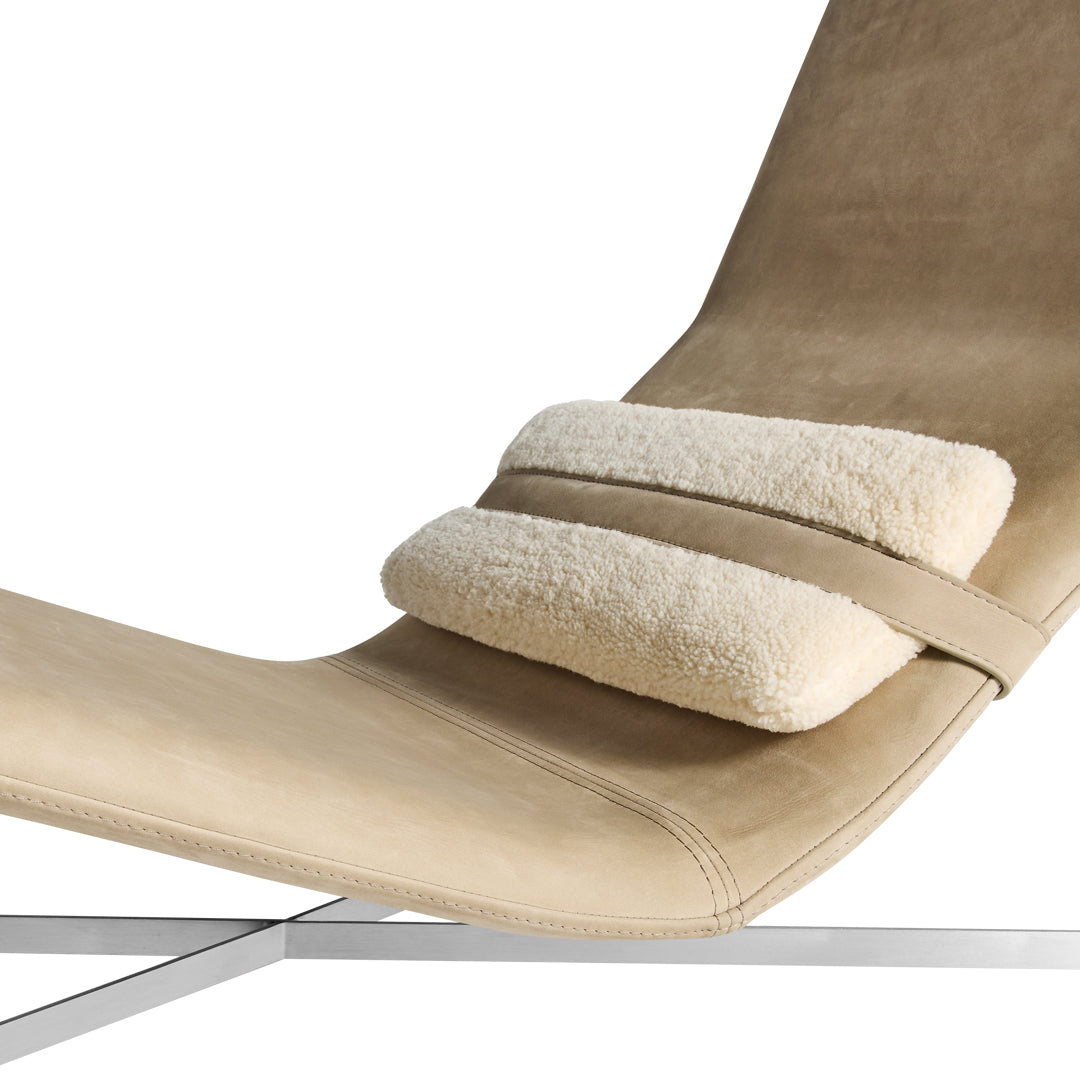 Chaise longue contemporanea industriale in pelle e acciaio con cuscino lombare scorrevole per soggiorno
