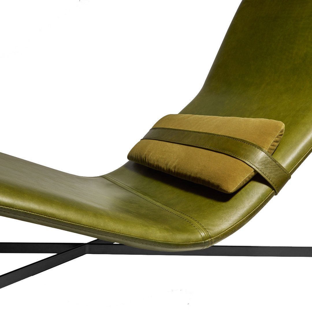 Chaise longue contemporanea industriale in pelle e acciaio con cuscino lombare scorrevole per soggiorno