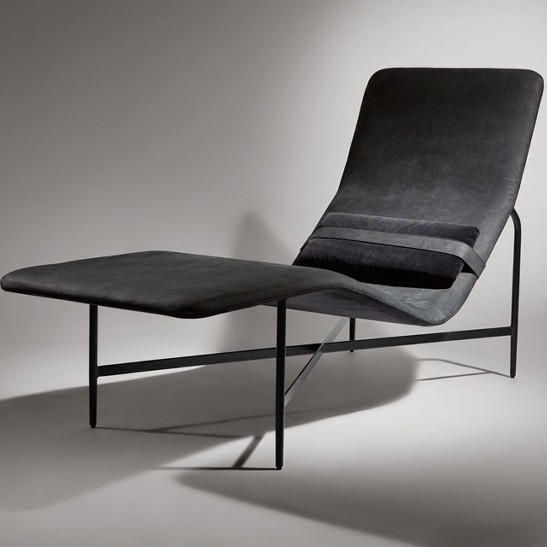 Chaise longue contemporanea industriale in pelle e acciaio con cuscino lombare scorrevole per soggiorno