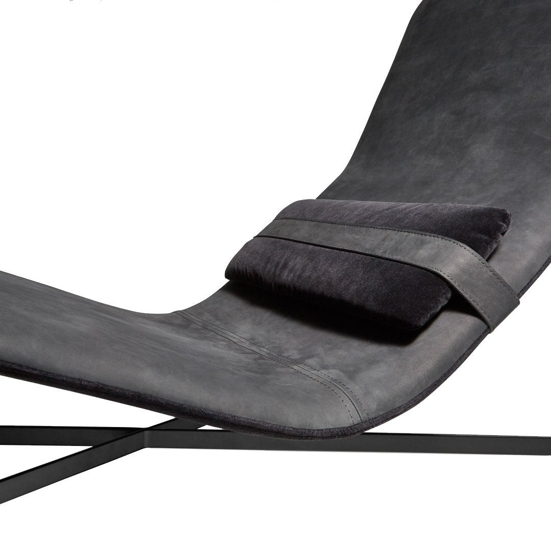 Chaise longue contemporanea industriale in pelle e acciaio con cuscino lombare scorrevole per soggiorno