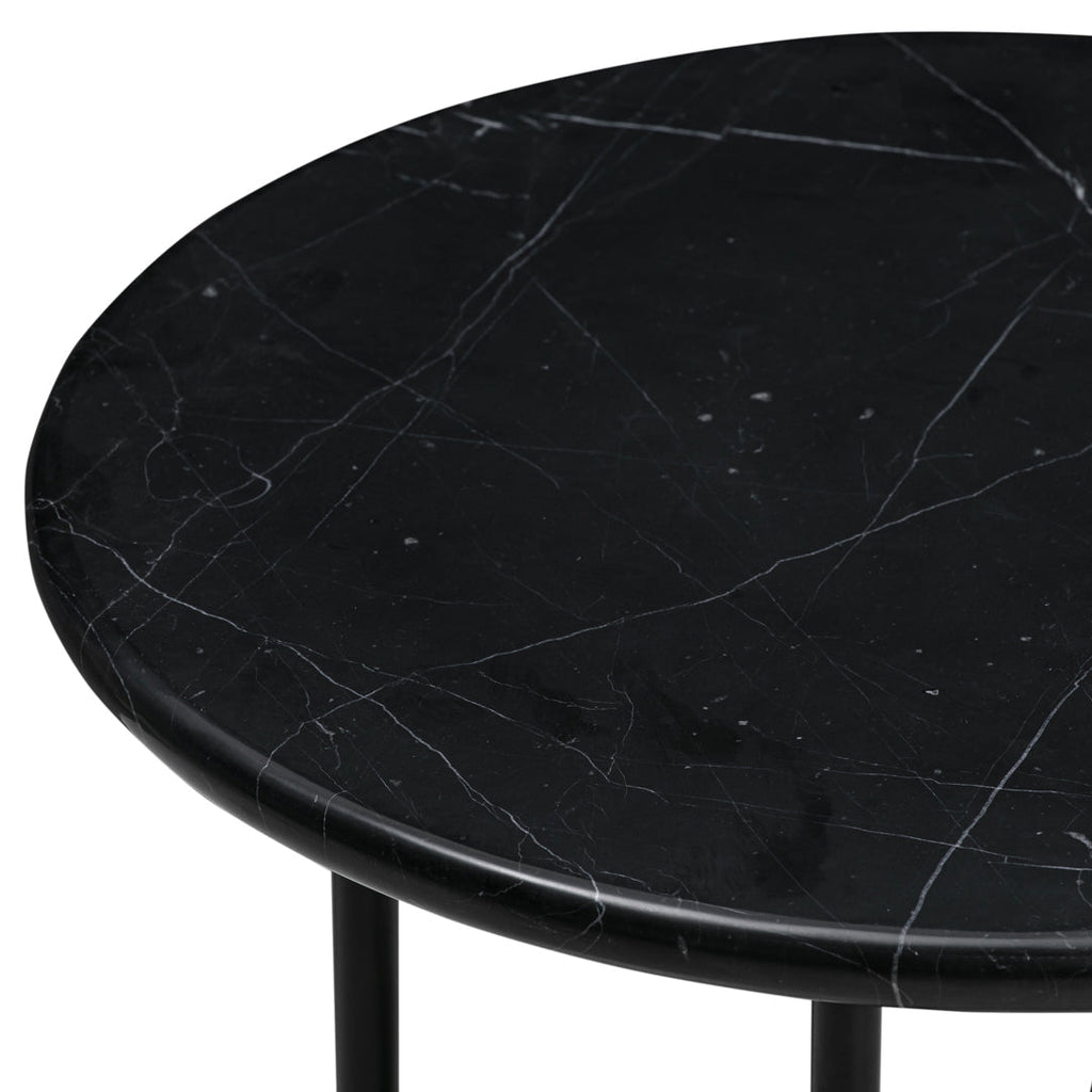 Tavolino rotondo da salotto italiano minimalista in noce e marmo con forma fluida e senza bordi
