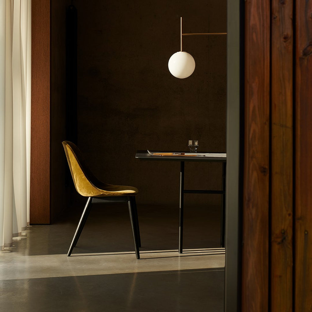 Sedia da pranzo moderna nordica completamente imbottita con braccioli curvati all'esterno e schienale alto per sala da pranzo