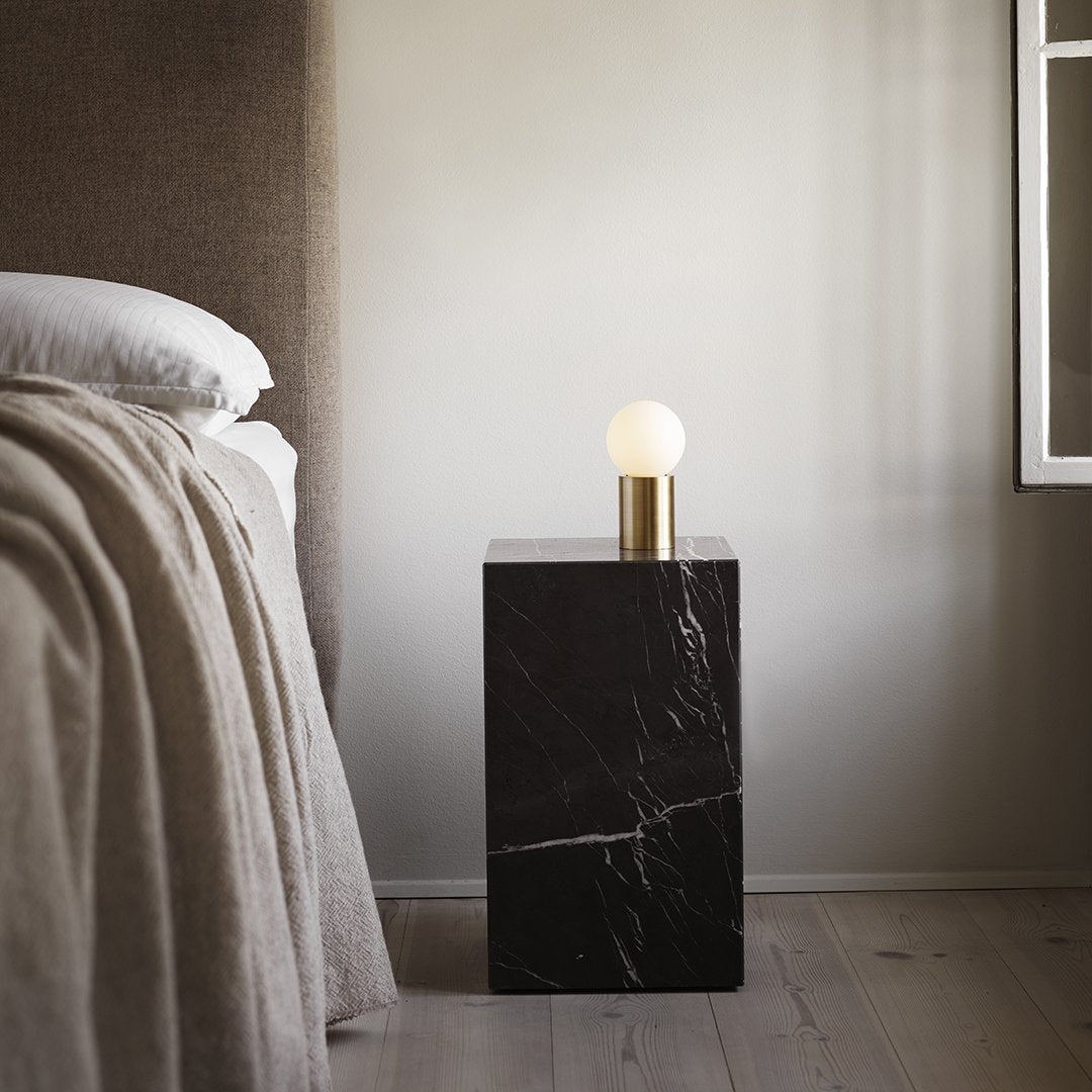 Tavolino Scultoreo Minimalista in Marmo Naturale Alto a Piedistallo con Base Espositiva Multiuso per Soggiorno