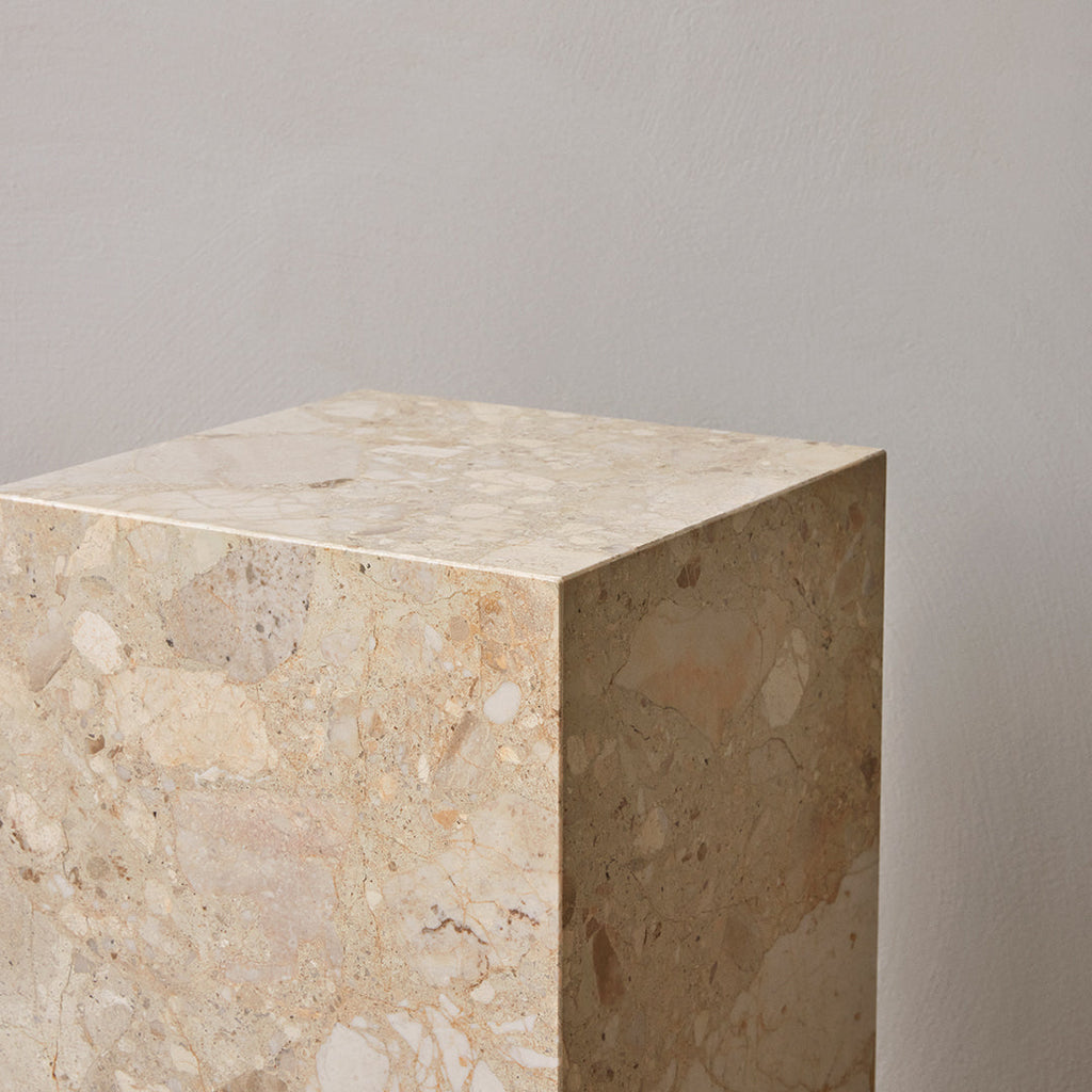 Tavolino Scultoreo Minimalista in Marmo Naturale Alto a Piedistallo con Base Espositiva Multiuso per Soggiorno