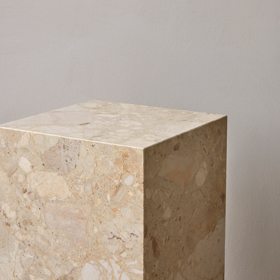 Tavolino Scultoreo Minimalista in Marmo Naturale Alto a Piedistallo con Base Espositiva Multiuso per Soggiorno