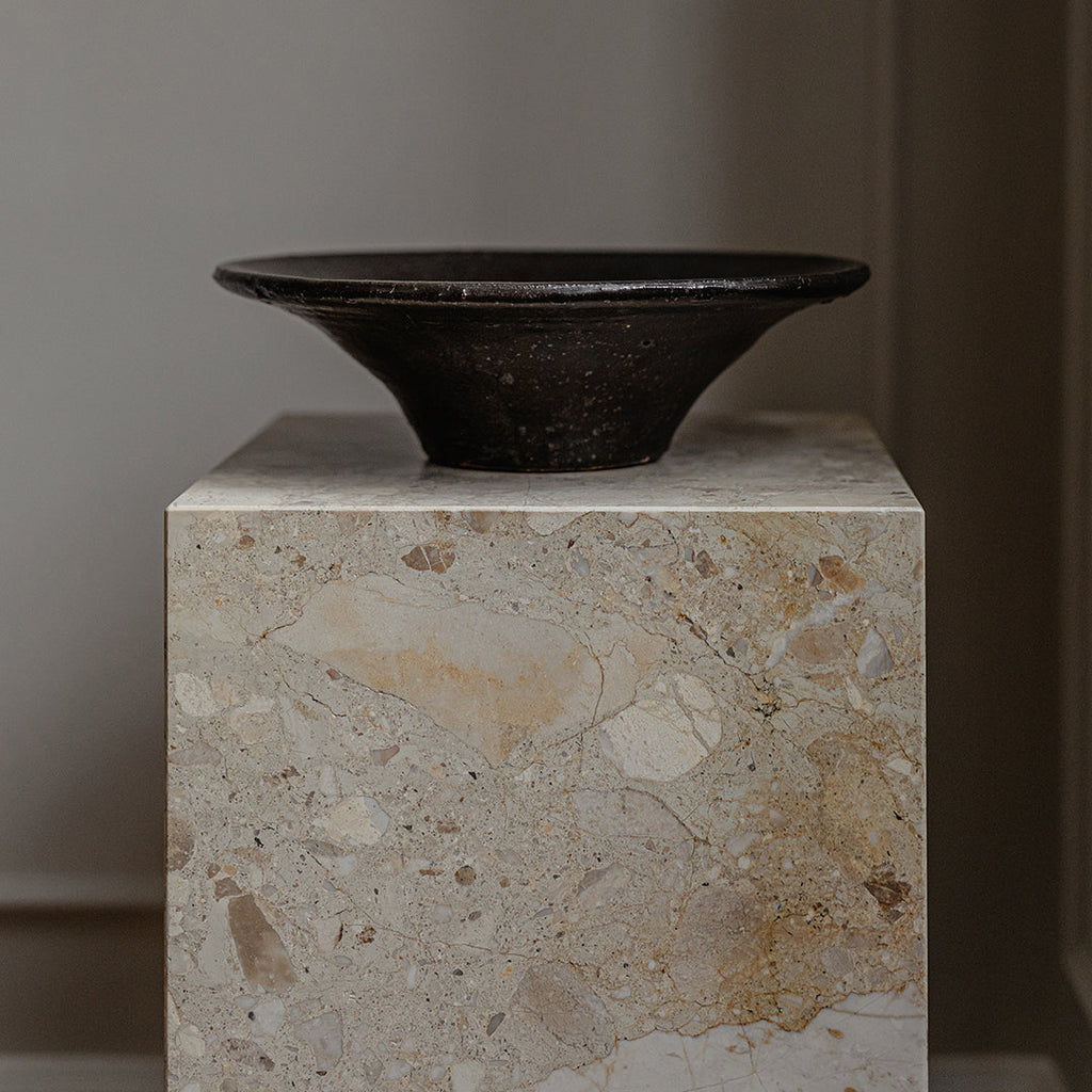 Tavolino Scultoreo Minimalista in Marmo Naturale Alto a Piedistallo con Base Espositiva Multiuso per Soggiorno