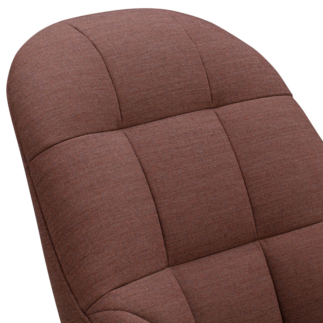 Poltrona lounge moderna e rivestita in tessuto organico con interno ispirato a spicchi di mango, ideale per il soggiorno
