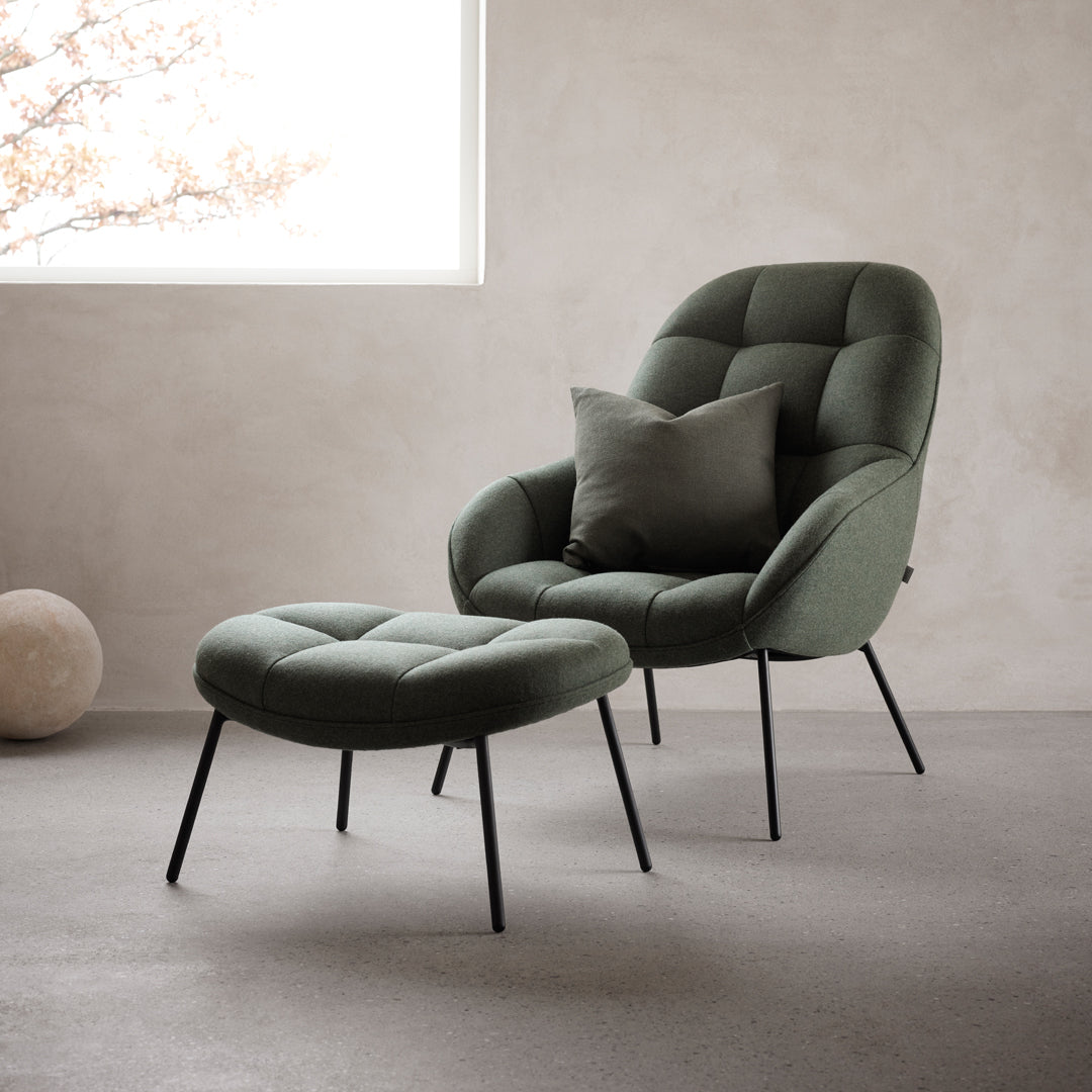 Poltrona lounge moderna e rivestita in tessuto organico con interno ispirato a spicchi di mango, ideale per il soggiorno