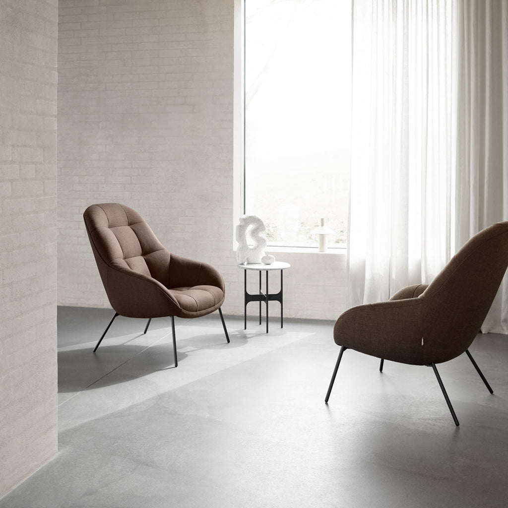 Poltrona lounge moderna e rivestita in tessuto organico con interno ispirato a spicchi di mango, ideale per il soggiorno