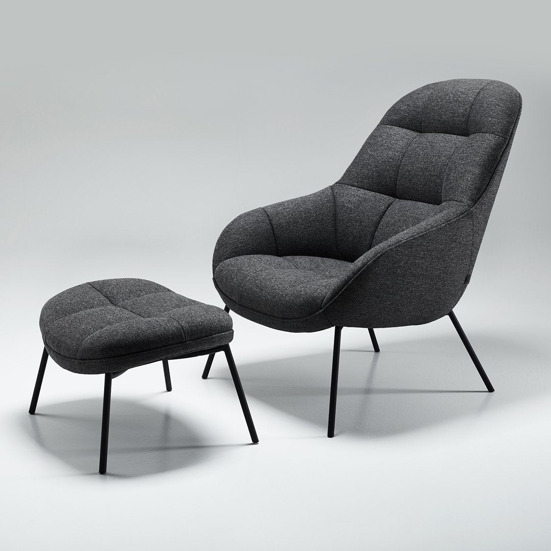 Poltrona lounge moderna e rivestita in tessuto organico con interno ispirato a spicchi di mango, ideale per il soggiorno