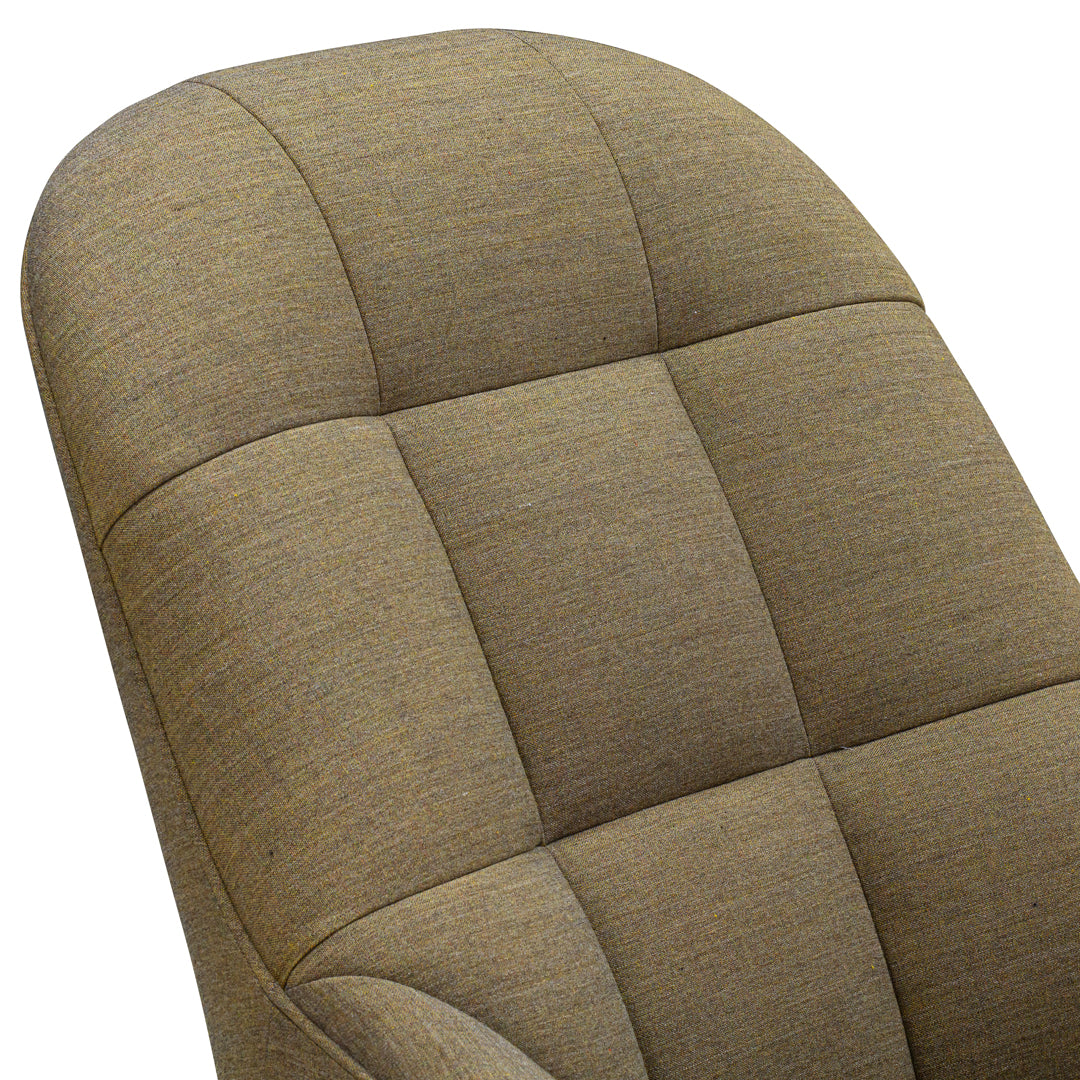 Poltrona lounge moderna e rivestita in tessuto organico con interno ispirato a spicchi di mango, ideale per il soggiorno