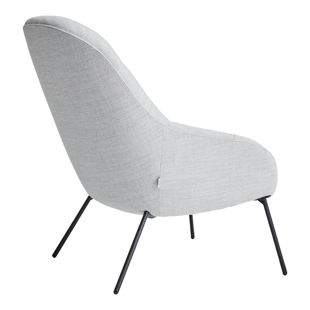 Poltrona lounge moderna e rivestita in tessuto organico con interno ispirato a spicchi di mango, ideale per il soggiorno