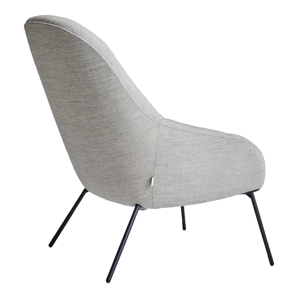 Poltrona lounge moderna e rivestita in tessuto organico con interno ispirato a spicchi di mango, ideale per il soggiorno