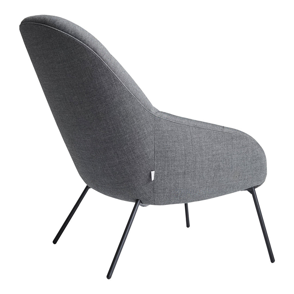 Poltrona lounge moderna e rivestita in tessuto organico con interno ispirato a spicchi di mango, ideale per il soggiorno