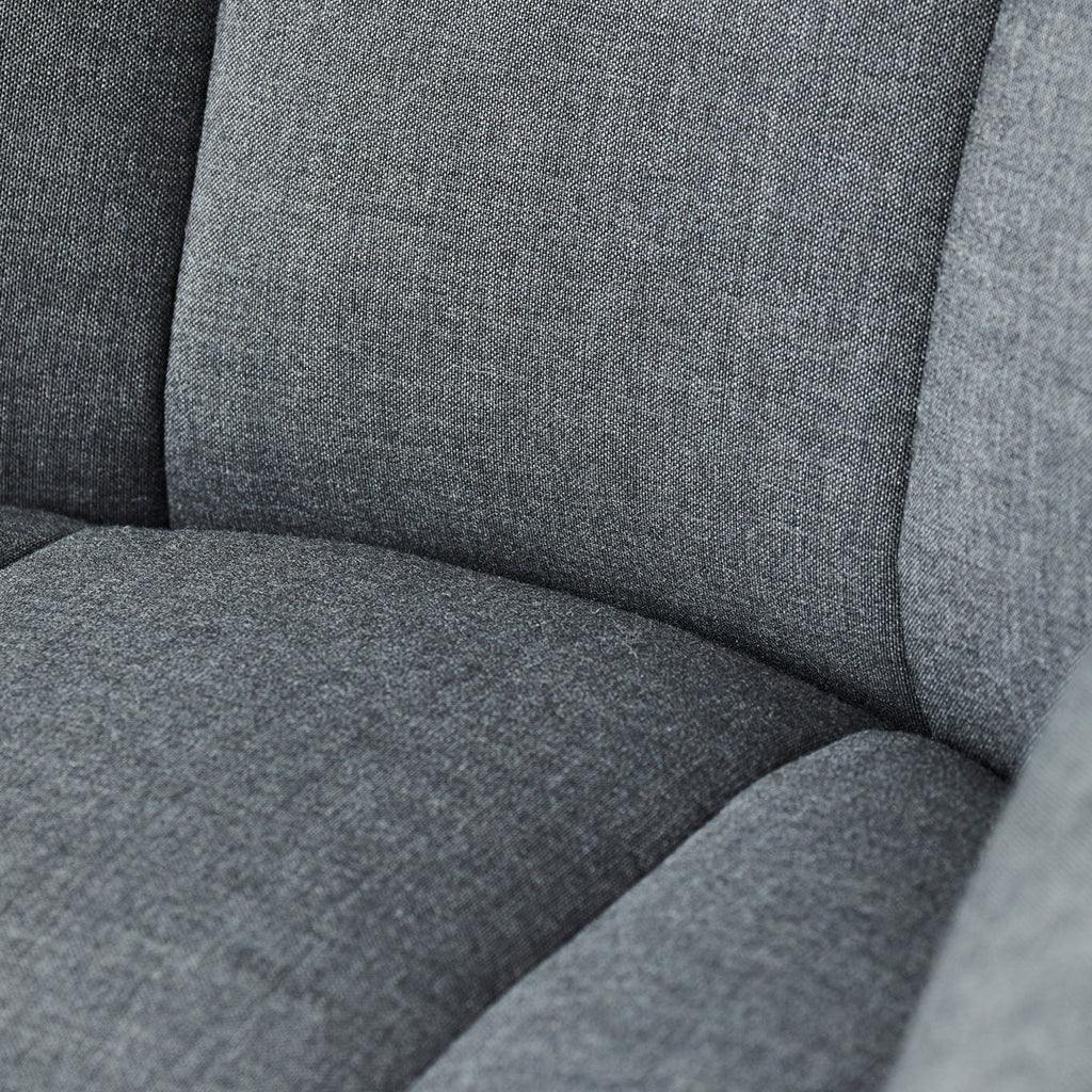 Poltrona lounge moderna e rivestita in tessuto organico con interno ispirato a spicchi di mango, ideale per il soggiorno