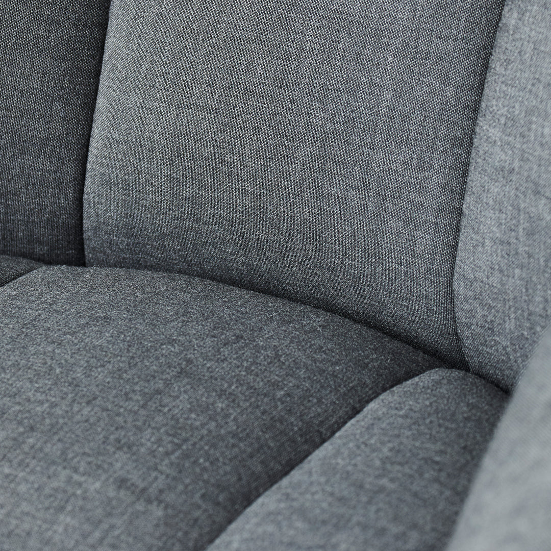 Poltrona lounge moderna e rivestita in tessuto organico con interno ispirato a spicchi di mango, ideale per il soggiorno