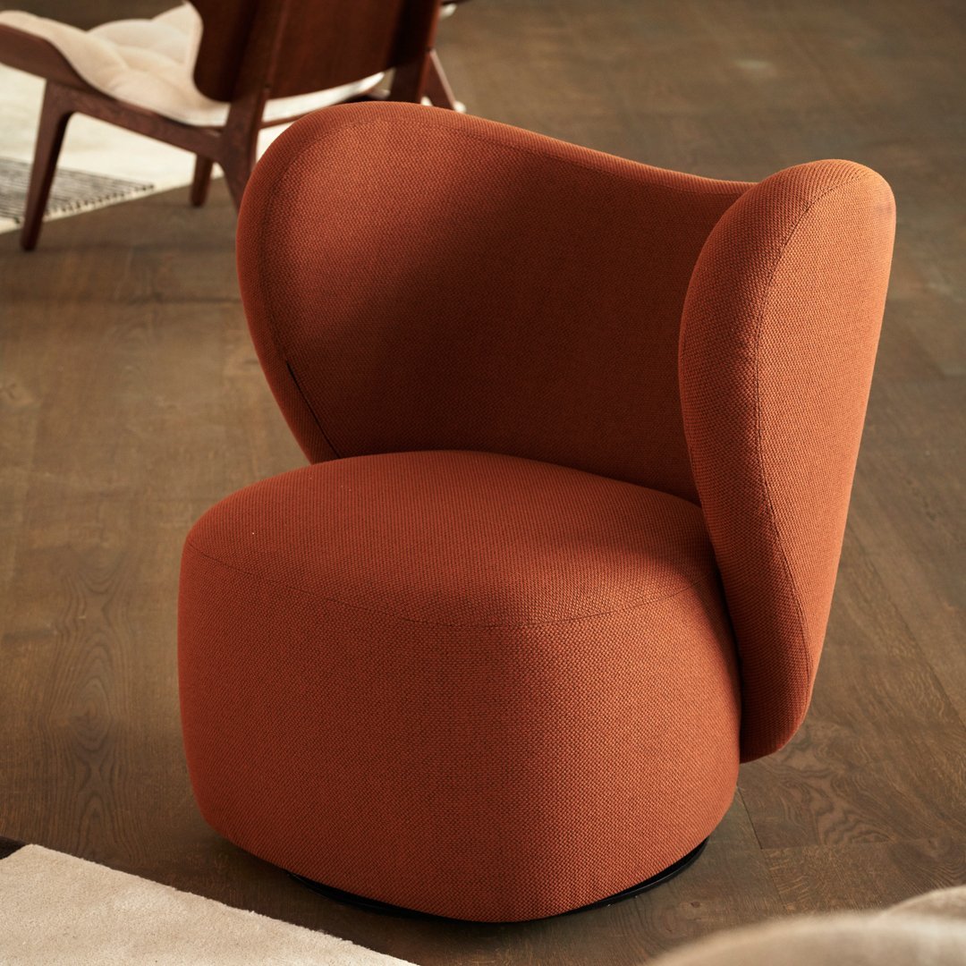 Poltrona lounge girevole imbottita scultorea organica con base girevole a scomparsa per soggiorno
