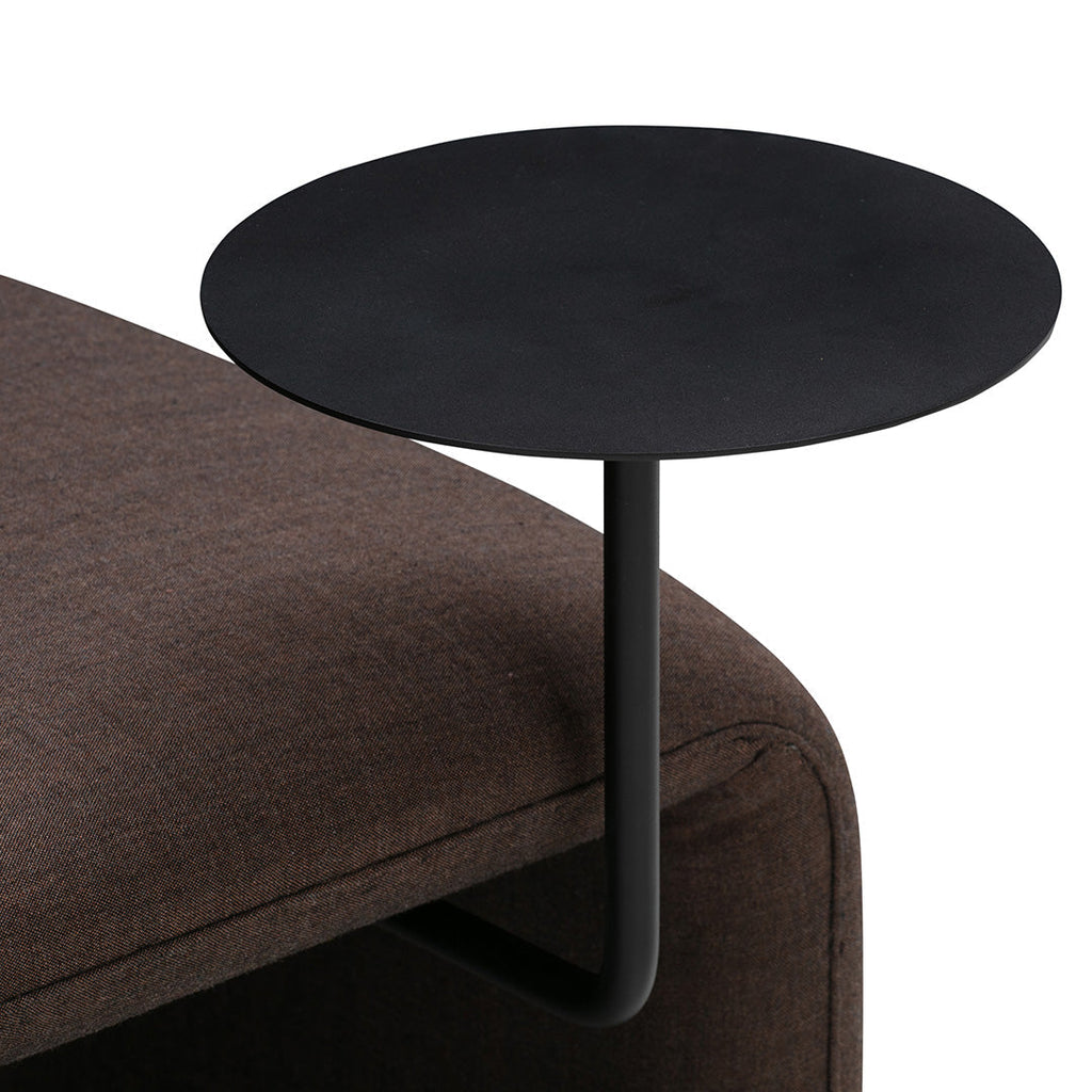 Panca moderna imbottita con tavolino laterale integrato in acciaio per lounge e ufficio
