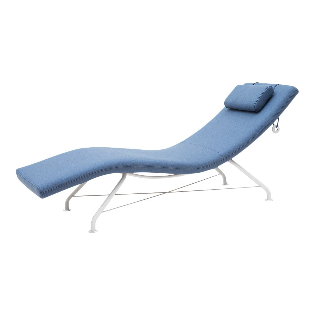 Poltrona moderna minimalista in acciaio e imbottita con linee scultoree per il soggiorno