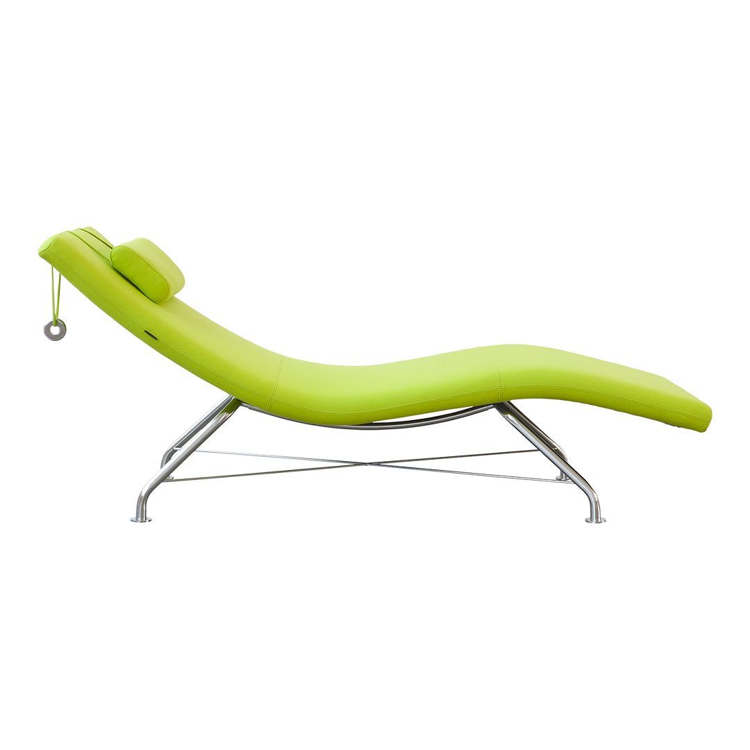 Poltrona moderna minimalista in acciaio e imbottita con linee scultoree per il soggiorno