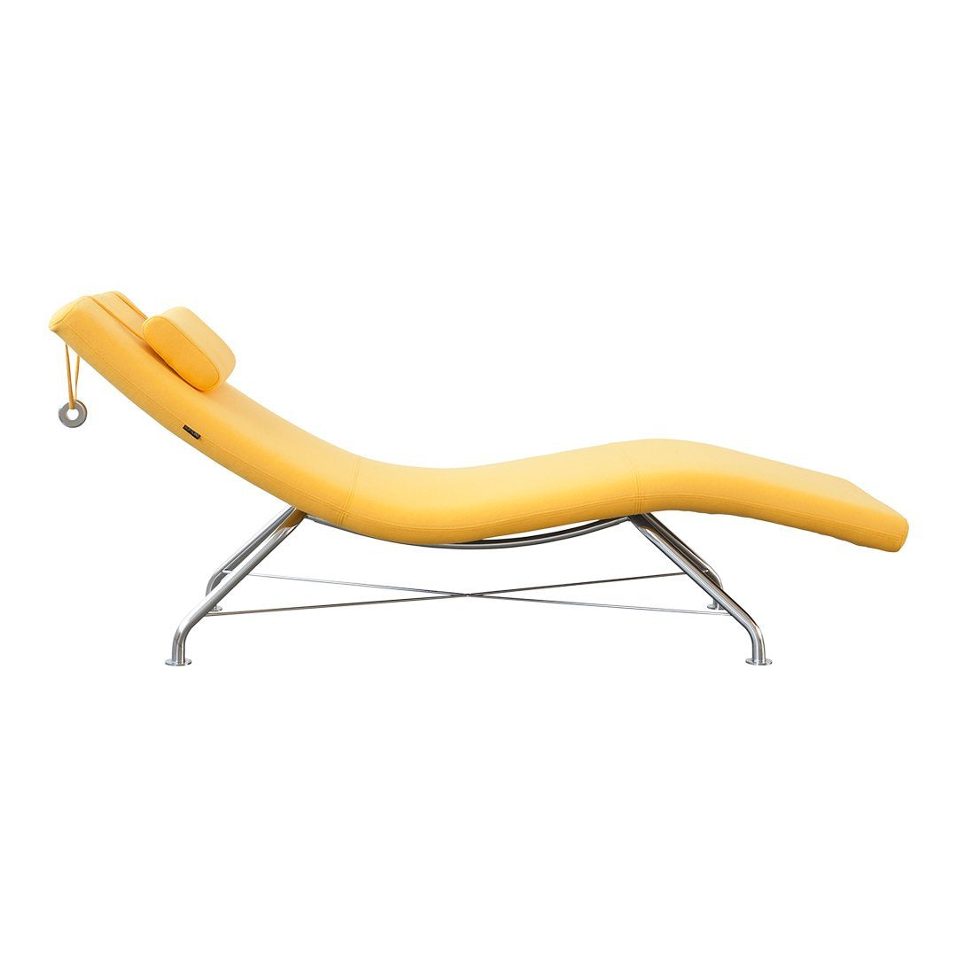Poltrona moderna minimalista in acciaio e imbottita con linee scultoree per il soggiorno