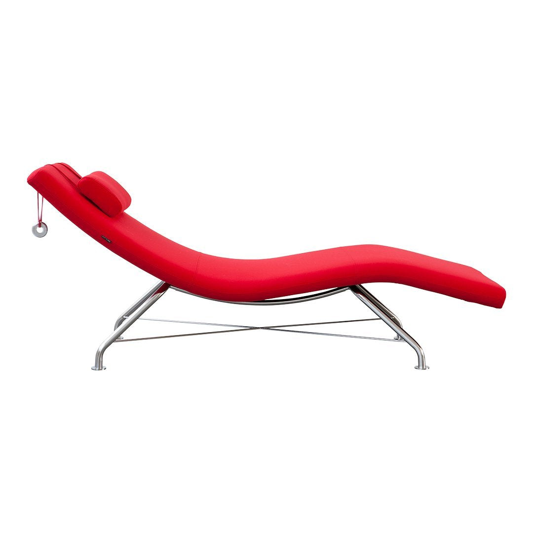 Poltrona moderna minimalista in acciaio e imbottita con linee scultoree per il soggiorno