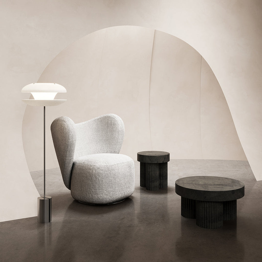 Poltrona lounge girevole imbottita scultorea organica con base girevole a scomparsa per soggiorno