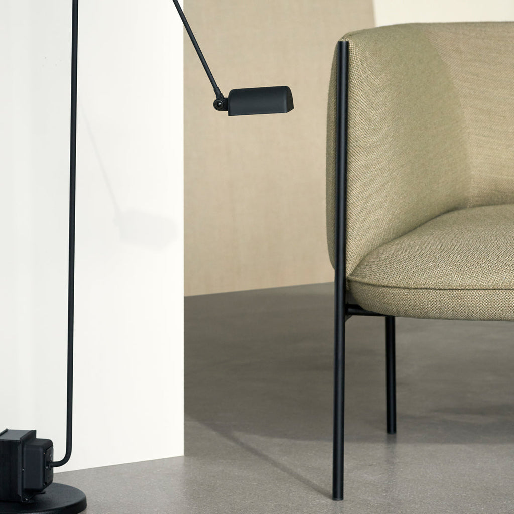 Poltrona lounge di design organico in materiali misti con estetica ispirata ai petali per il soggiorno