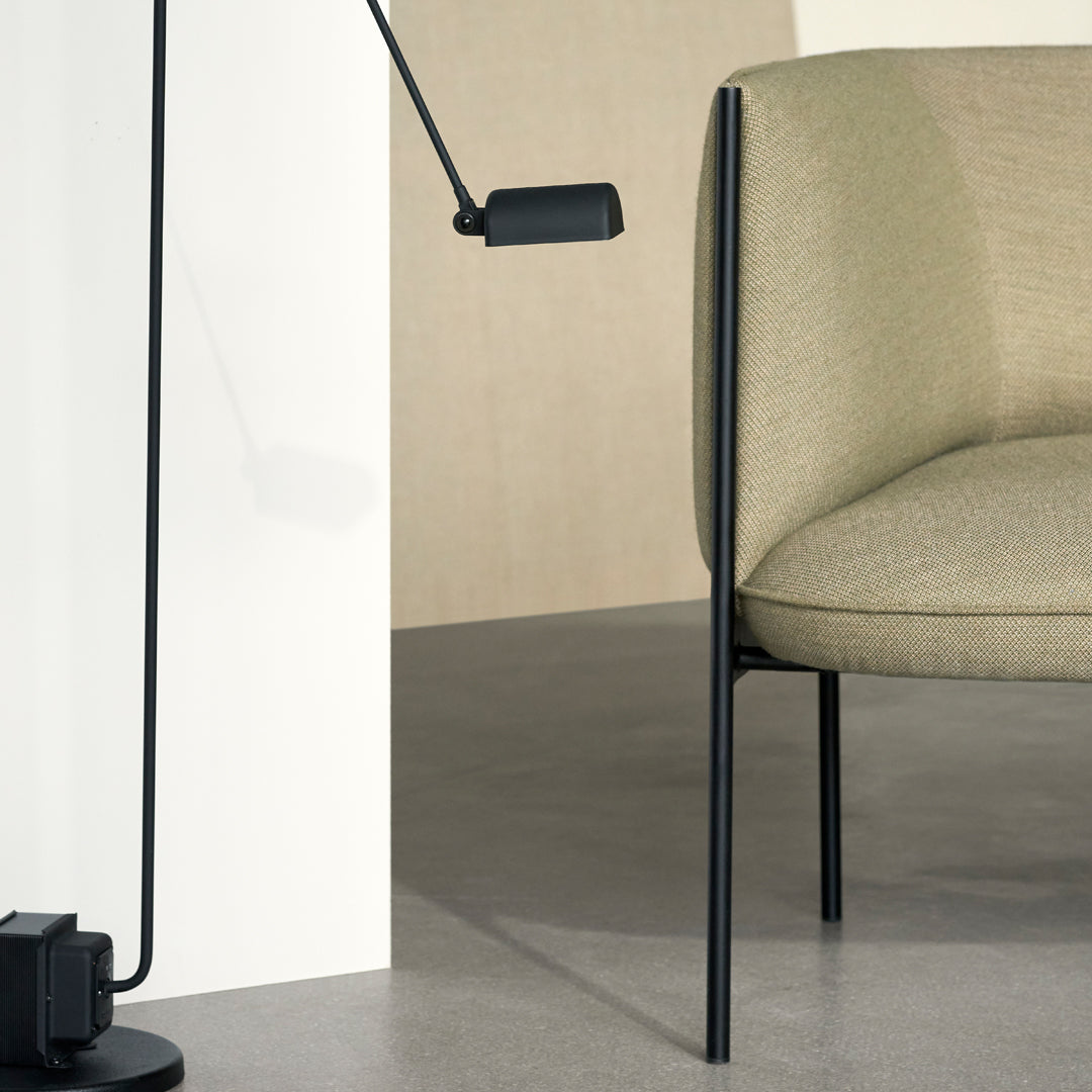 Poltrona lounge di design organico in materiali misti con estetica ispirata ai petali per il soggiorno