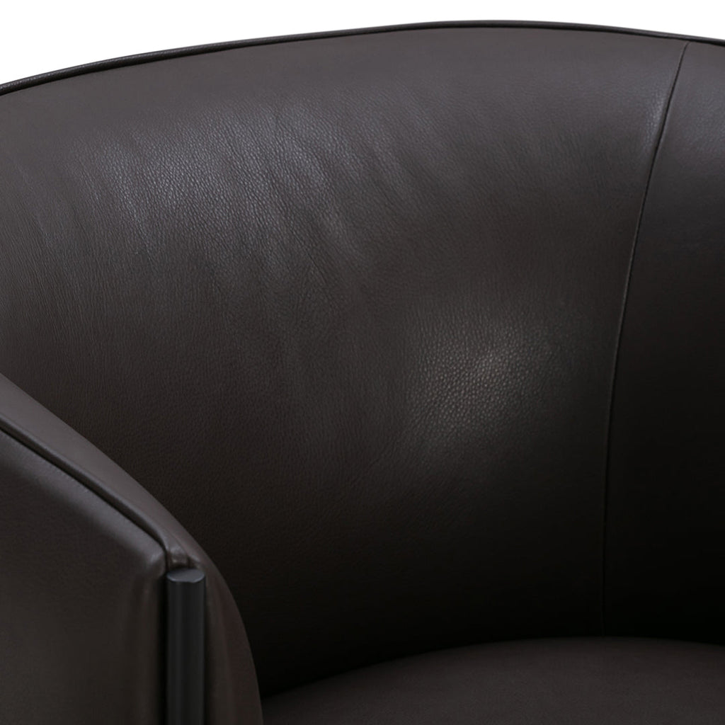 Poltrona lounge di design organico in materiali misti con estetica ispirata ai petali per il soggiorno