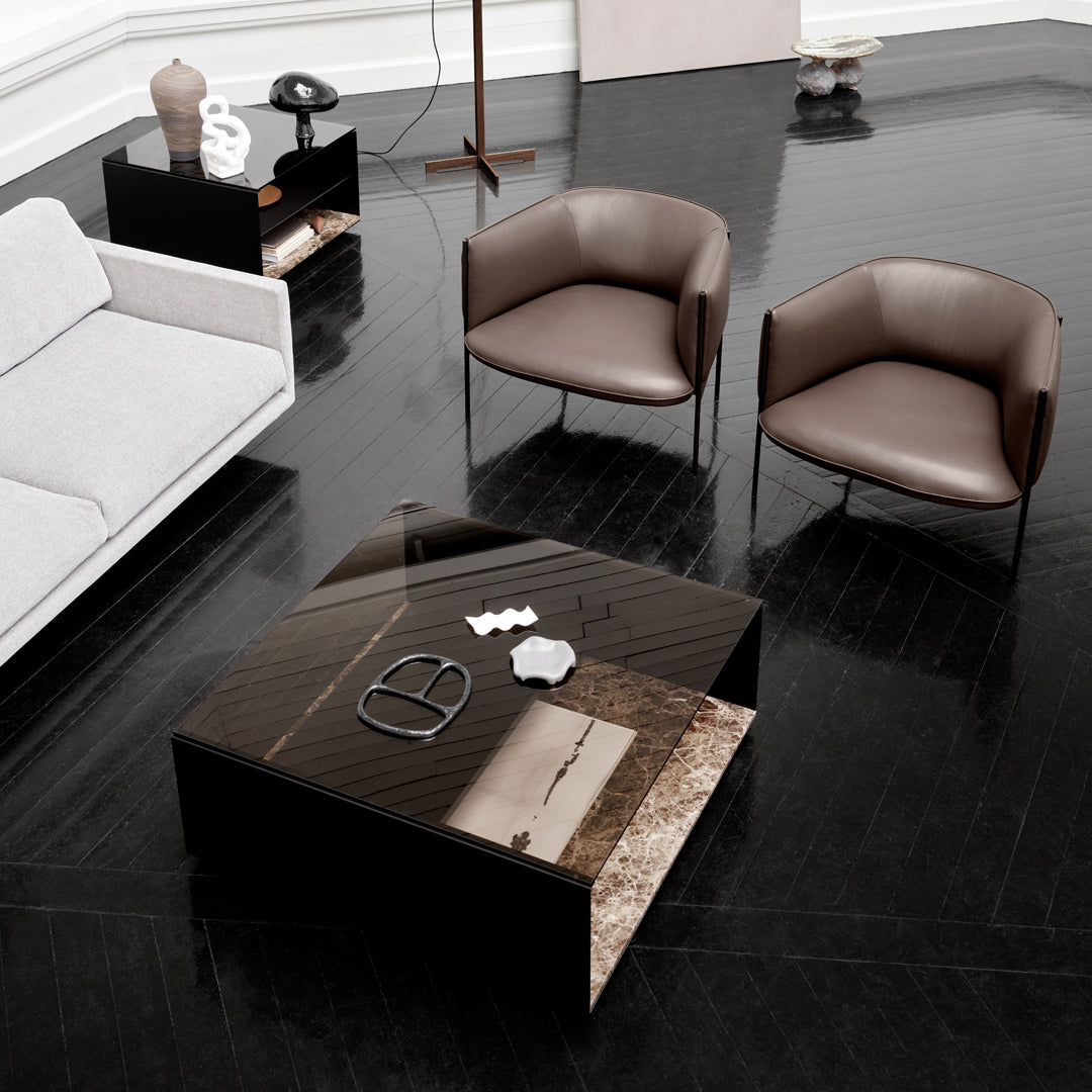 Poltrona lounge di design organico in materiali misti con estetica ispirata ai petali per il soggiorno