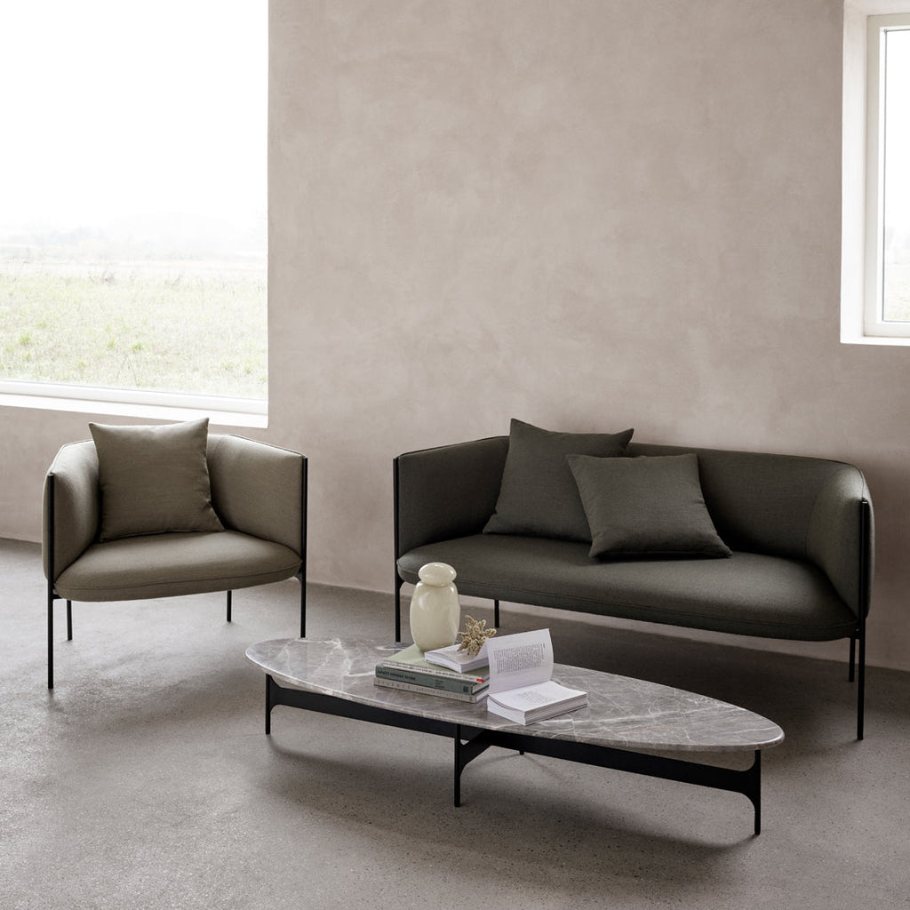 Poltrona lounge di design organico in materiali misti con estetica ispirata ai petali per il soggiorno