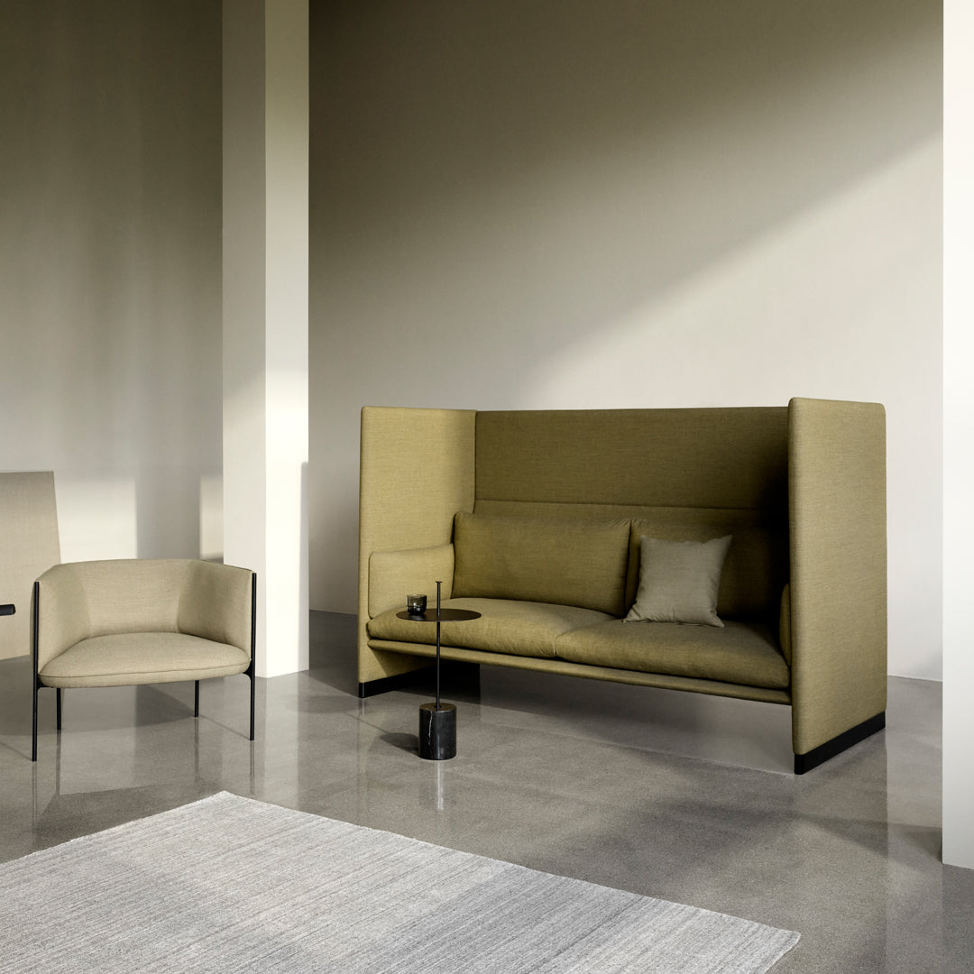 Poltrona lounge di design organico in materiali misti con estetica ispirata ai petali per il soggiorno