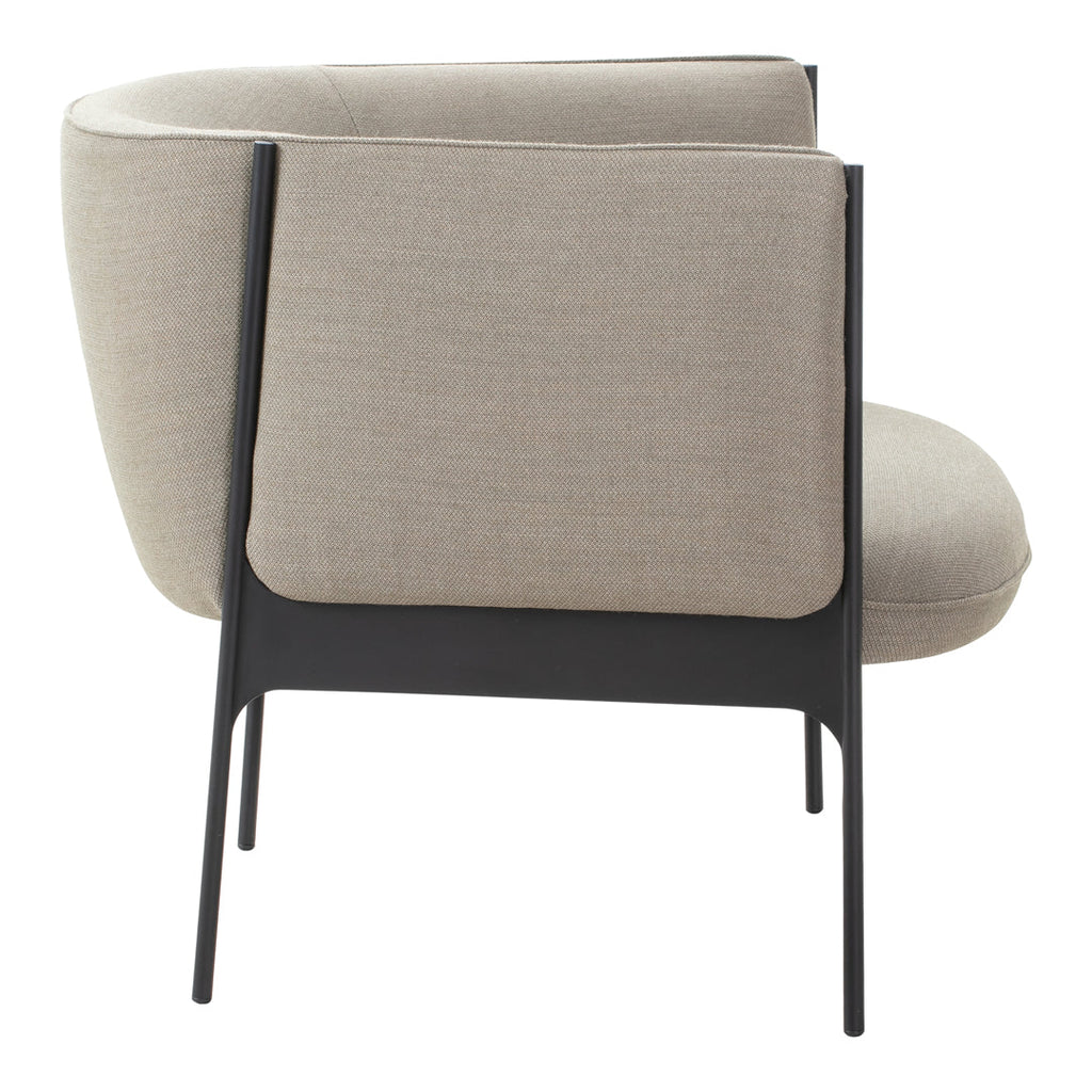 Poltrona lounge di design organico in materiali misti con estetica ispirata ai petali per il soggiorno