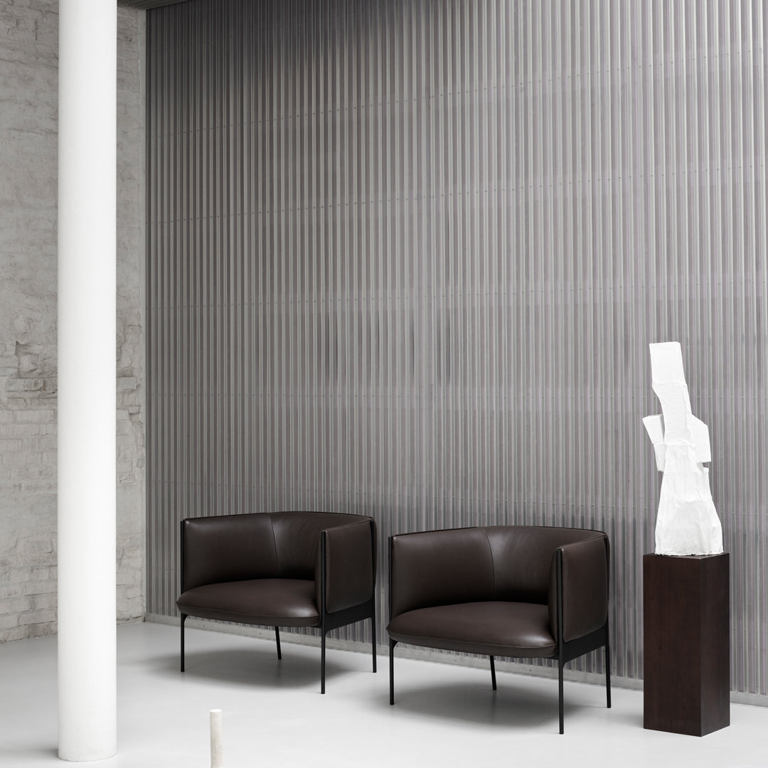 Poltrona lounge di design organico in materiali misti con estetica ispirata ai petali per il soggiorno