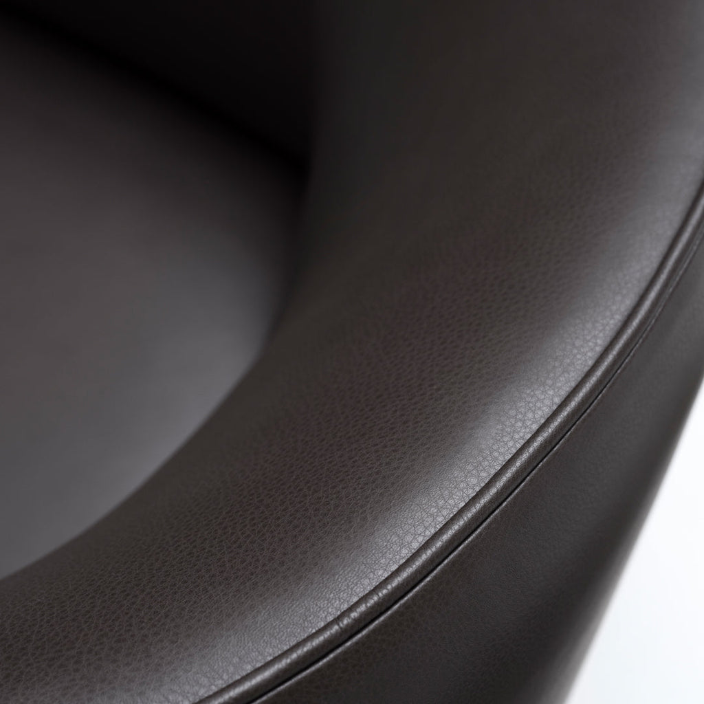 Poltrona lounge di design organico in materiali misti con estetica ispirata ai petali per il soggiorno