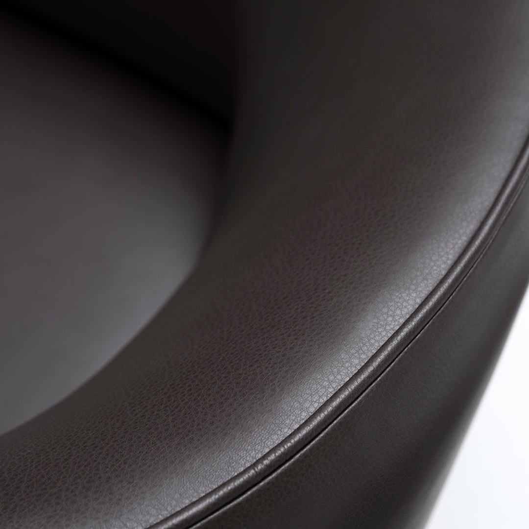 Poltrona lounge di design organico in materiali misti con estetica ispirata ai petali per il soggiorno