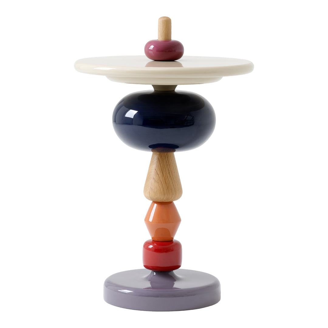 Tavolino scandinavo giocoso in marmo e faggio laccato con forma in legno tornito colorato per soggiorno