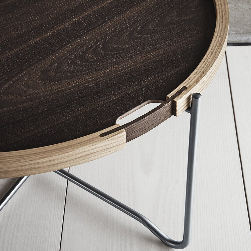 Tavolino da salotto con vassoio Nordic Classic in rovere e acciaio inossidabile con vassoio reversibile a doppia faccia