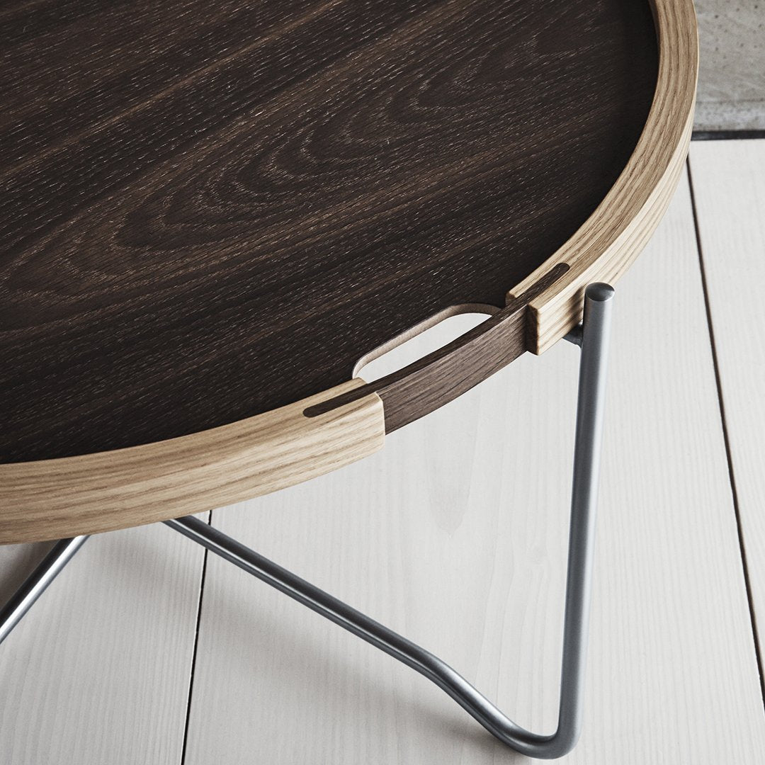 Tavolino da salotto con vassoio Nordic Classic in rovere e acciaio inossidabile con vassoio reversibile a doppia faccia
