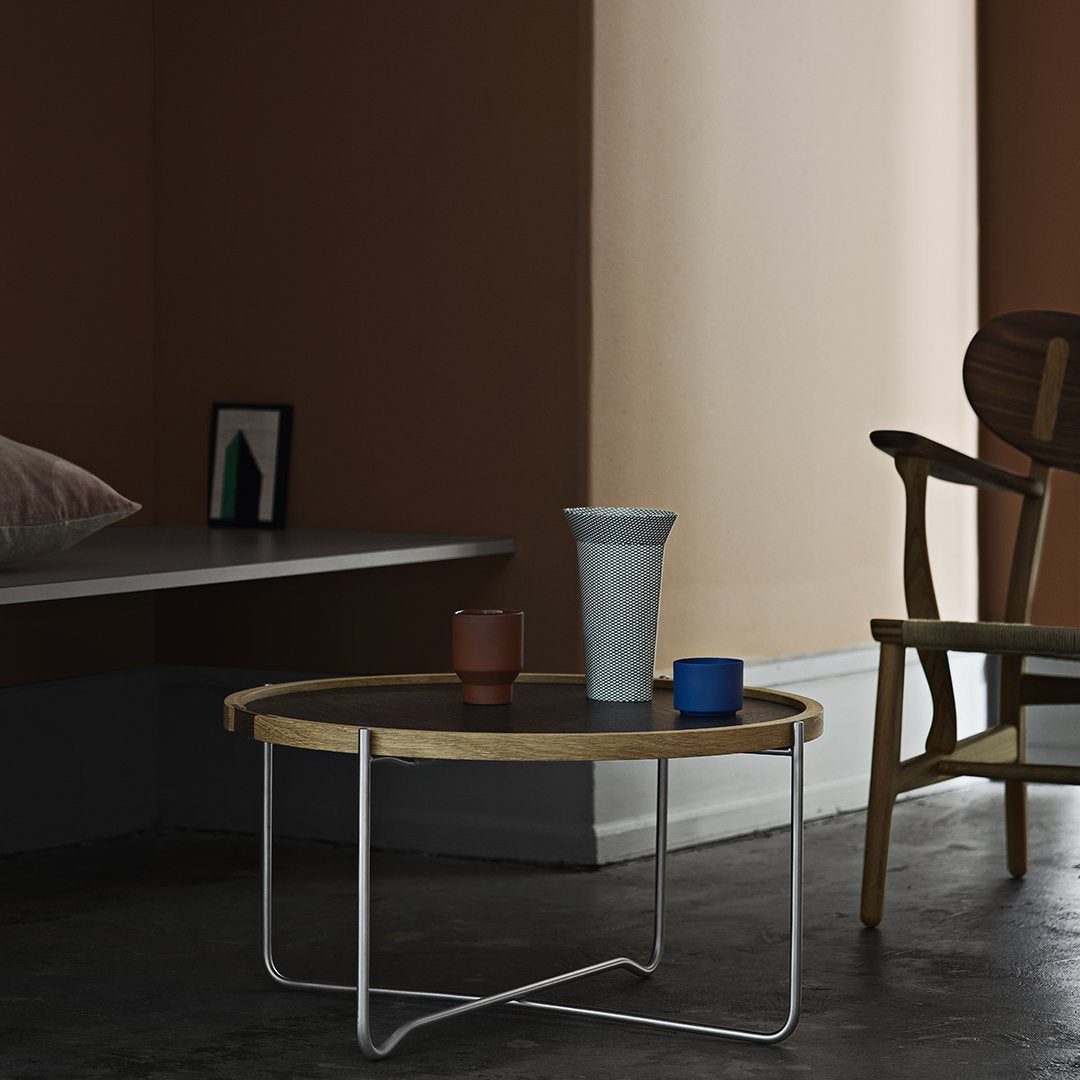 Tavolino da salotto con vassoio Nordic Classic in rovere e acciaio inossidabile con vassoio reversibile a doppia faccia