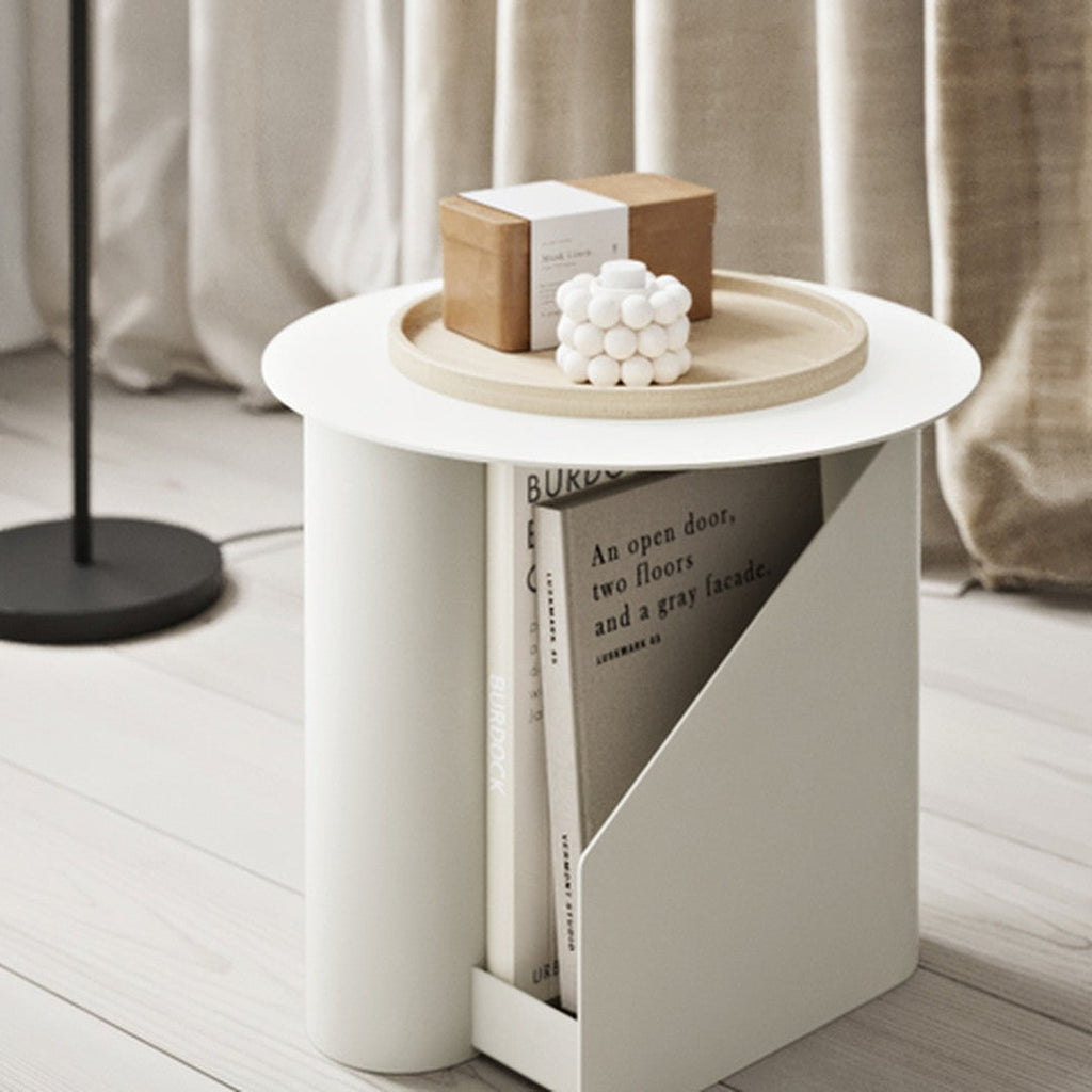 Tavolino d'appoggio Funzionale in Metallo dal Design Architettonico con Struttura a S a Doppia Memoria per Soggiorno