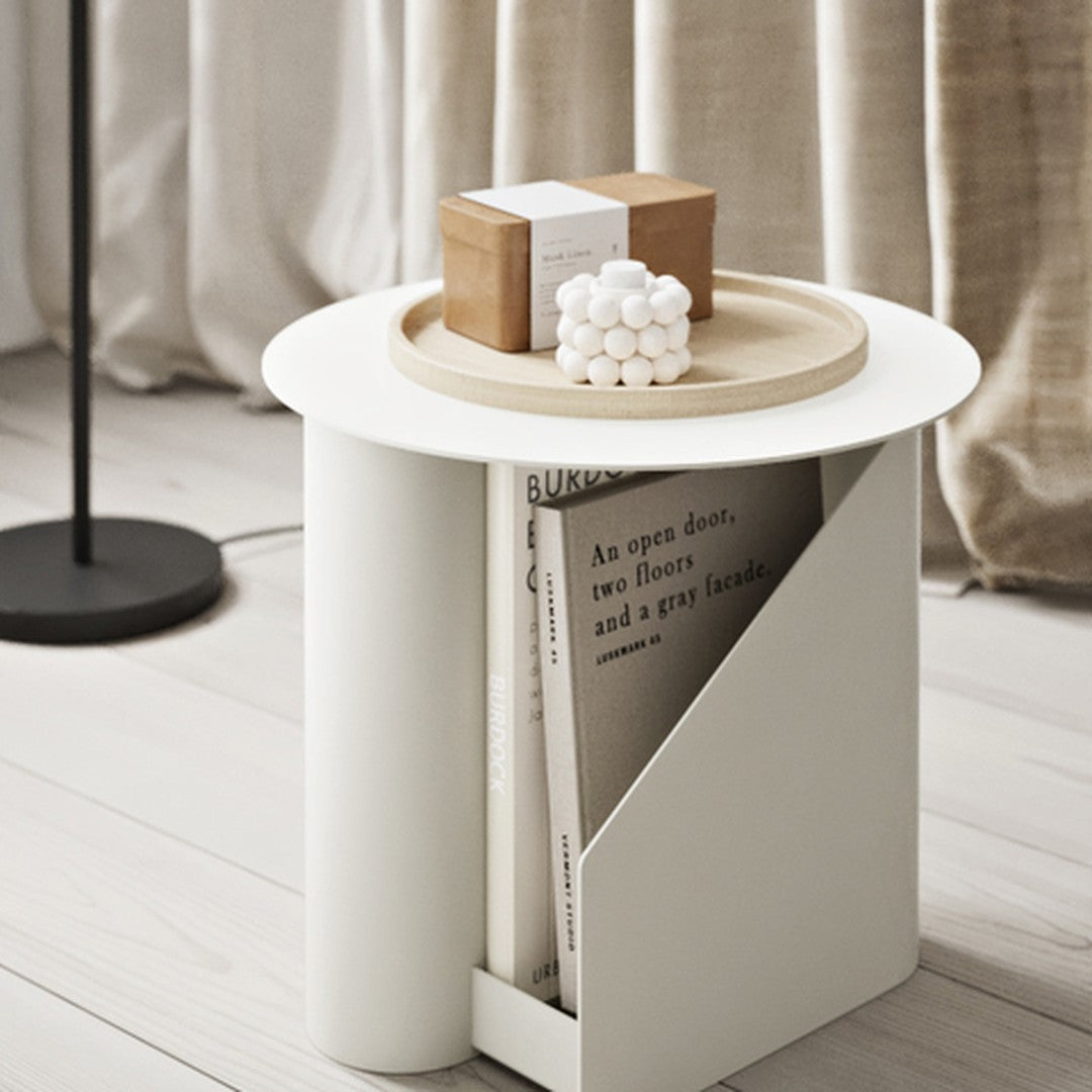 Tavolino d'appoggio Funzionale in Metallo dal Design Architettonico con Struttura a S a Doppia Memoria per Soggiorno