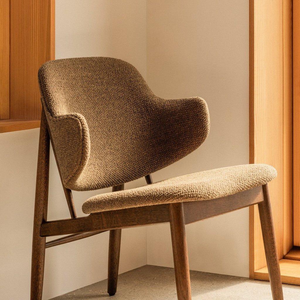 Poltrona danese Mid-Century in rovere massello e rivestita, con schienale curvo in impiallacciato, per soggiorno