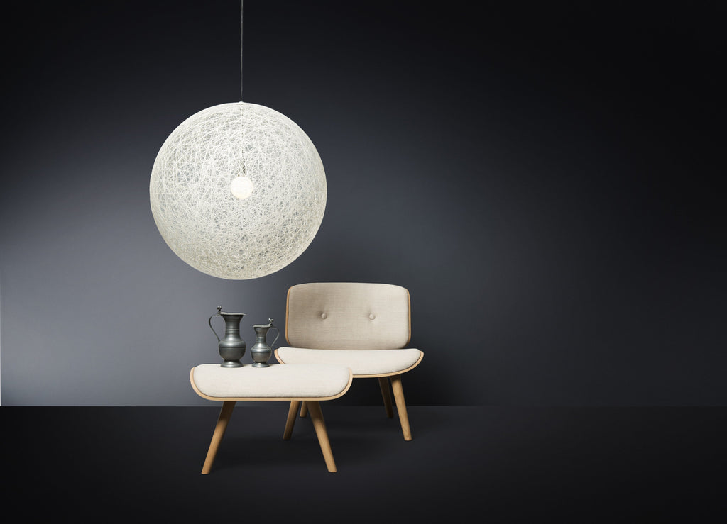 Poltrona da salotto moderna e lussuosa in tessuto fantasia con design avvolgente a perla per soggiorno