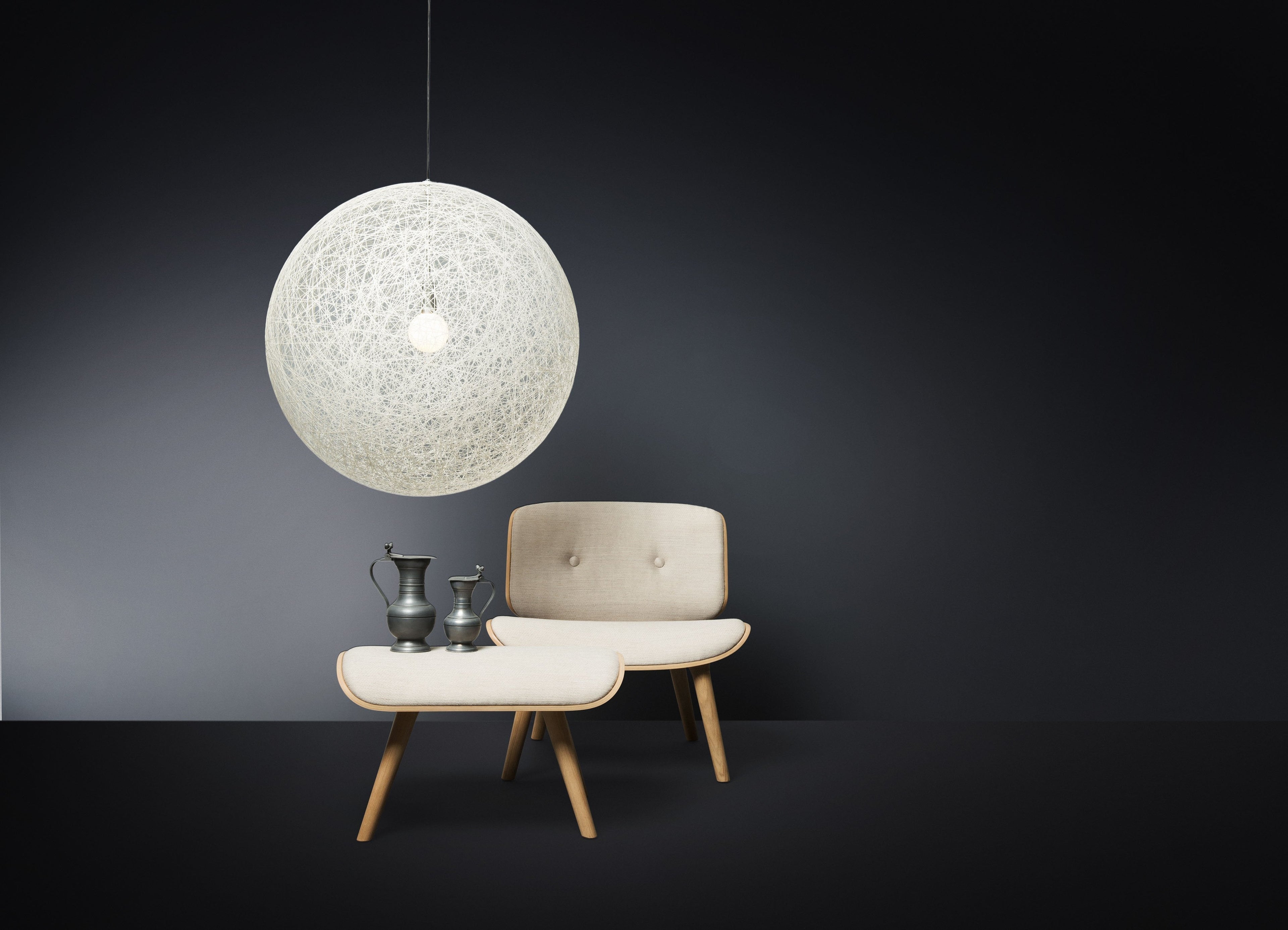 Poltrona da salotto moderna e lussuosa in tessuto fantasia con design avvolgente a perla per soggiorno