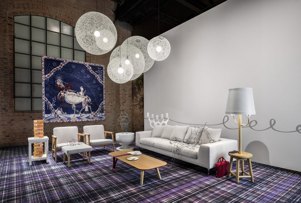 Poltrona Moderna di Lusso Imbottita con Ampio Bracciolo e Design Avvolgente per Soggiorno
