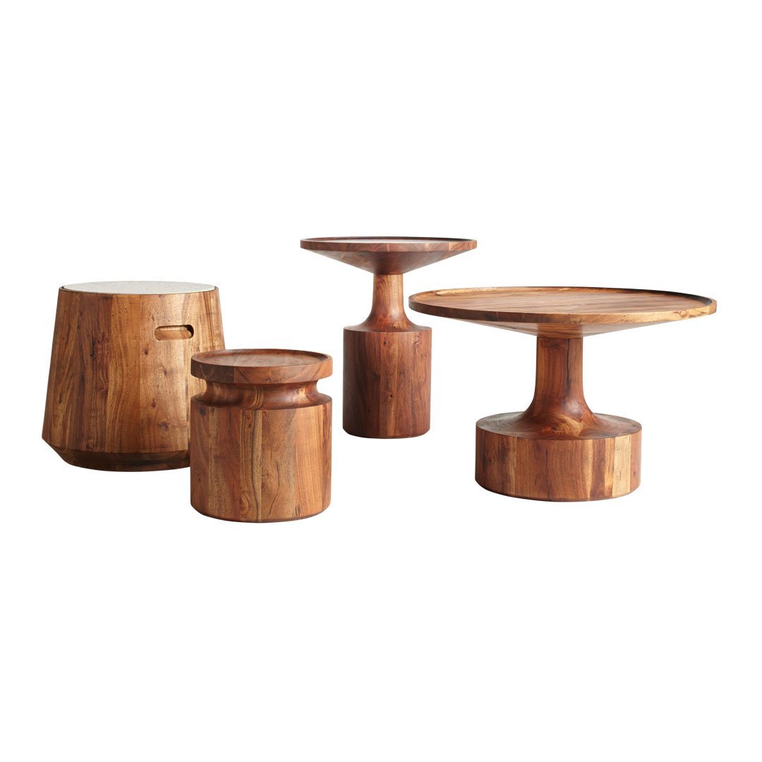 Tavolino da salotto rustico in legno massello di acacia con forma robusta e resistente
